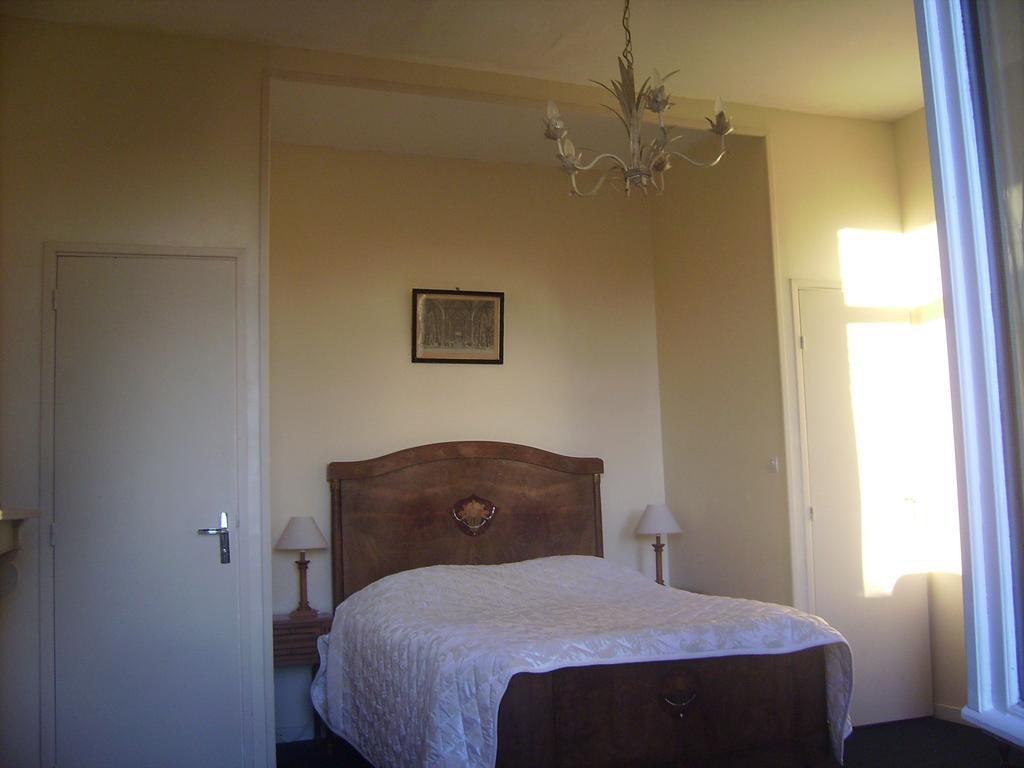 D'hotes & Du Chateau De *