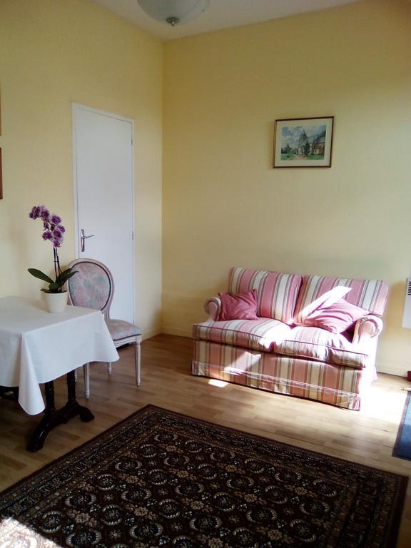 D'hotes & Du Chateau De Bed & Breakfast *