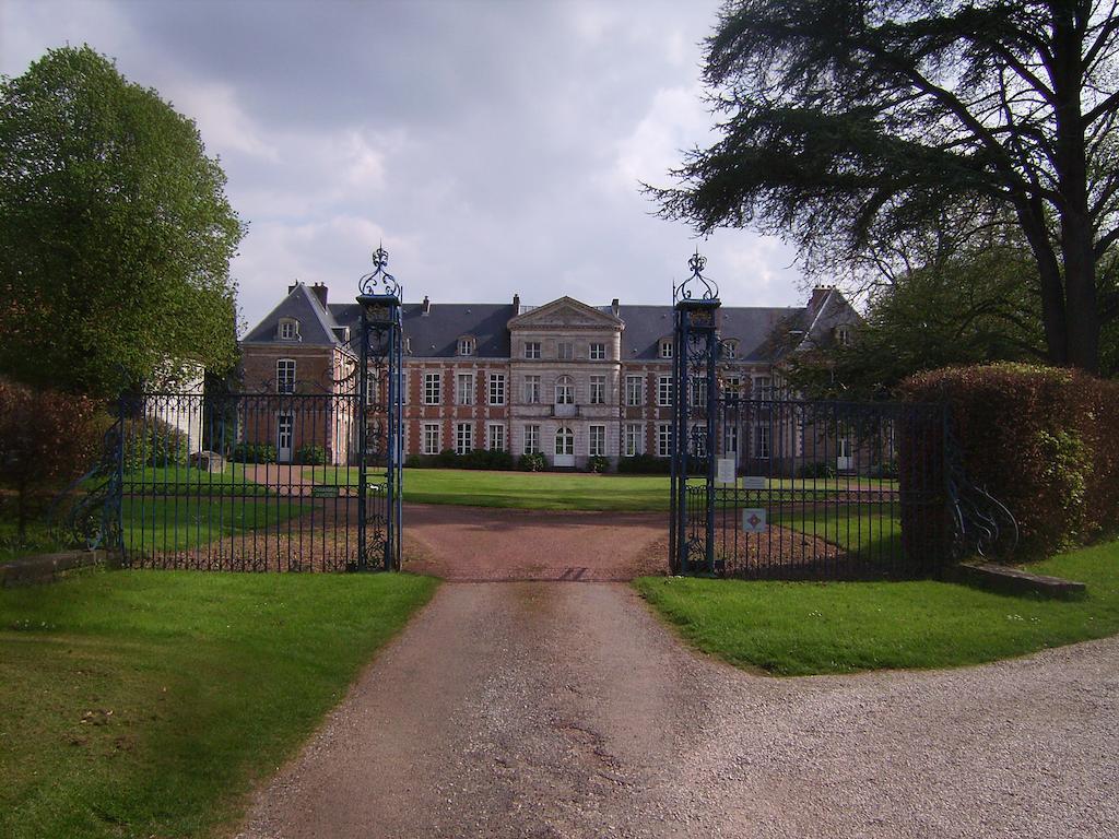 D'hotes & Du Chateau De *