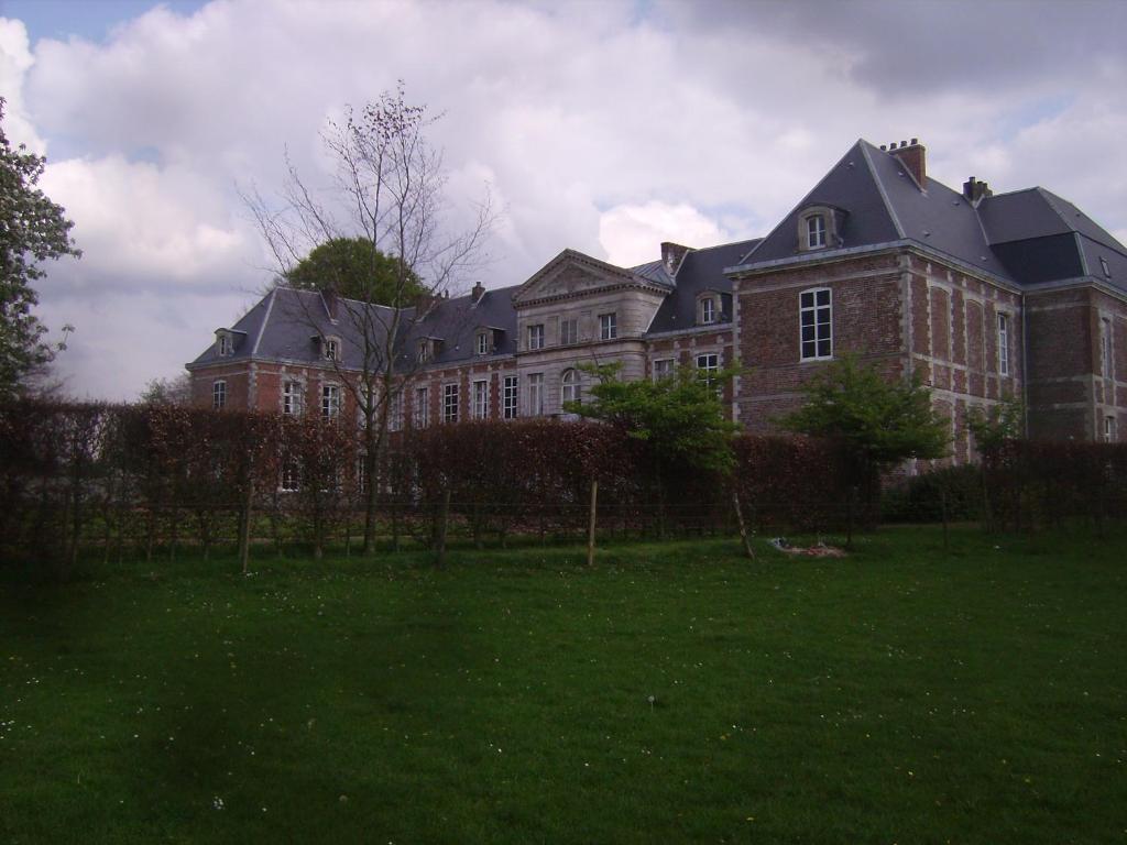 D'hotes & Du Chateau De Grand Rullecourt